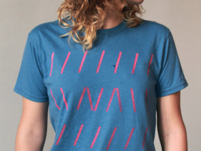 /\/ /\ tee