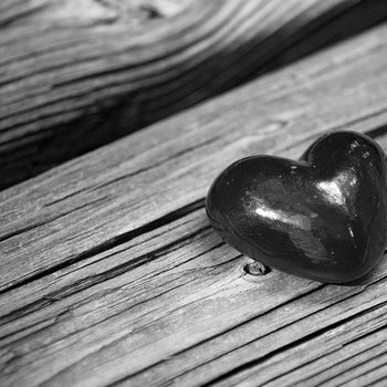 heart hurtin promo cover art