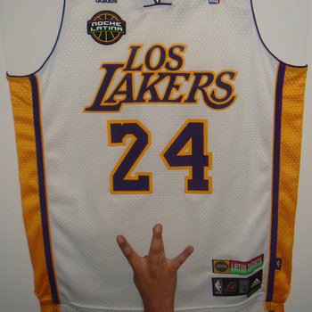 Kobe Bryant on 'em! cover art